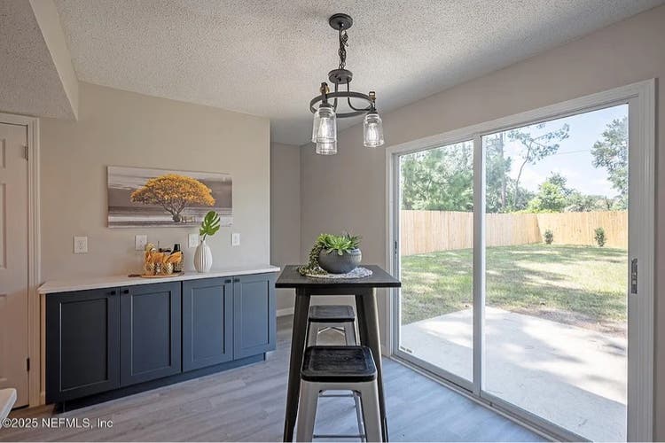 Master bedroom for rent in Mandarin