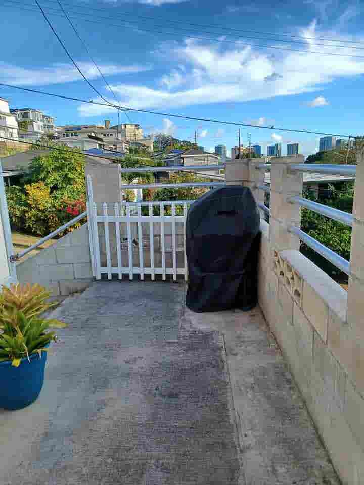 Honolulu Room/Bath for rent