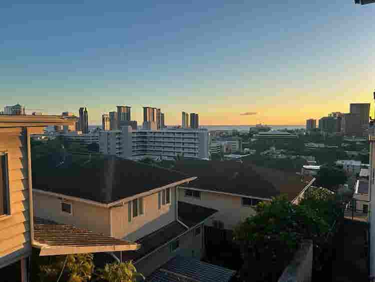 Honolulu Room/Bath for rent