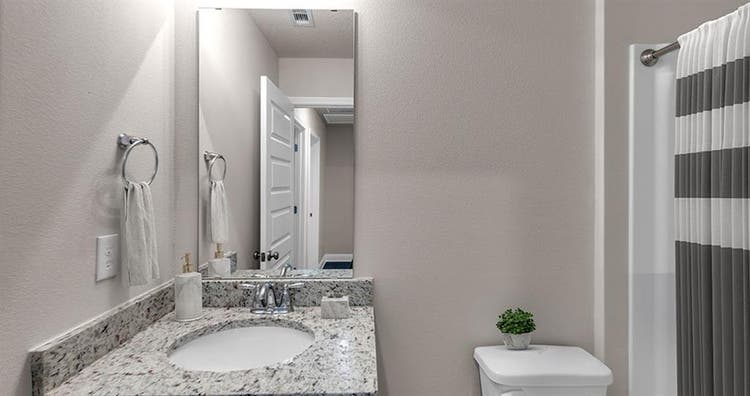 Looking for roommates in Crestview