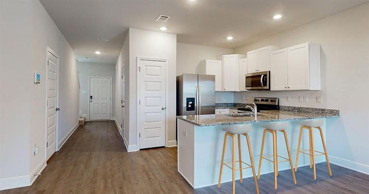 Looking for roommates in Crestview