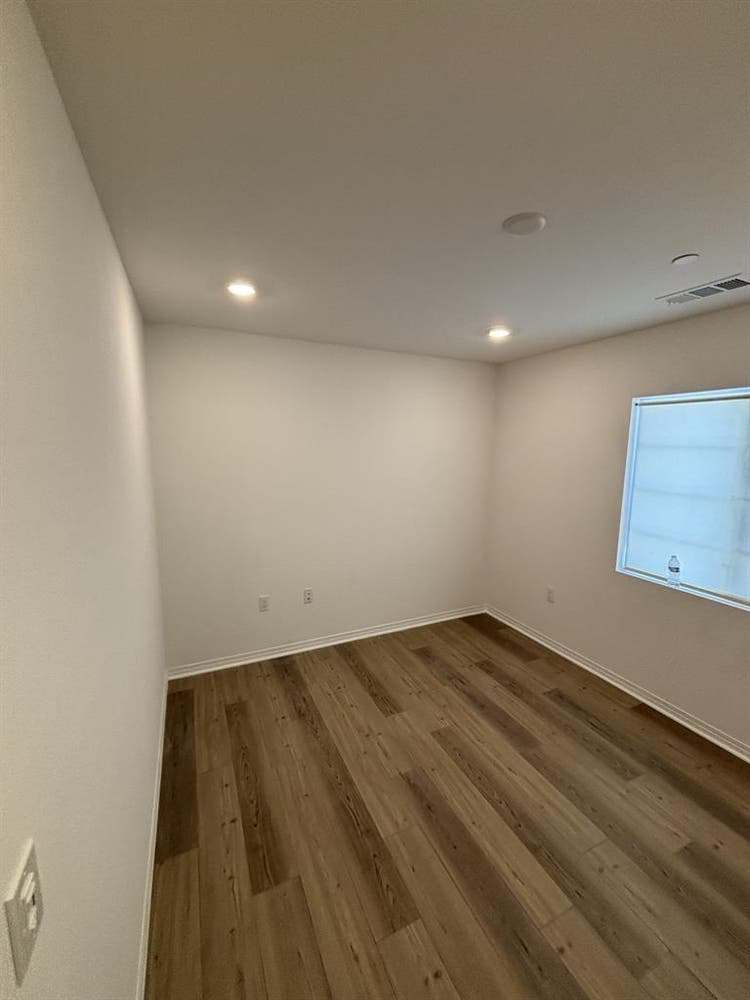 Private room in Riverside!