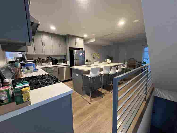 1 private bedroom//