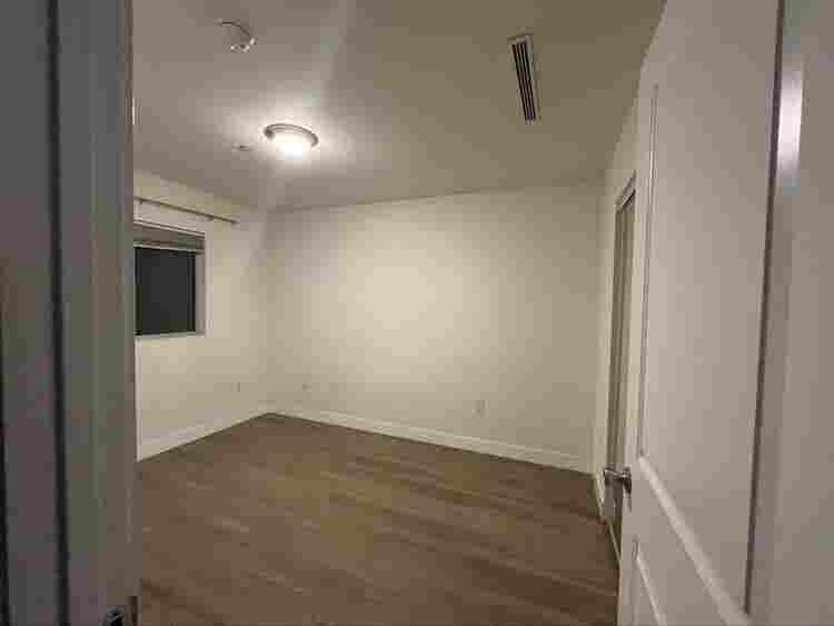 1 private bedroom//