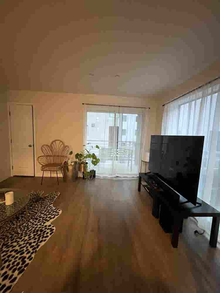 1 private bedroom//