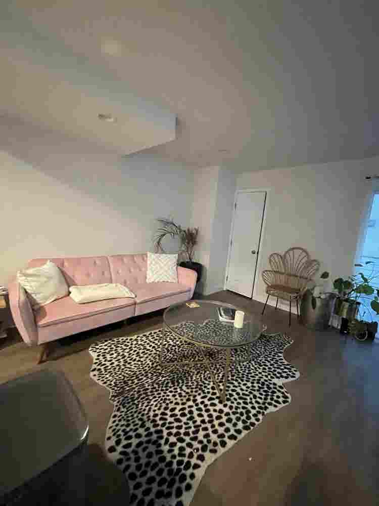 1 private bedroom//