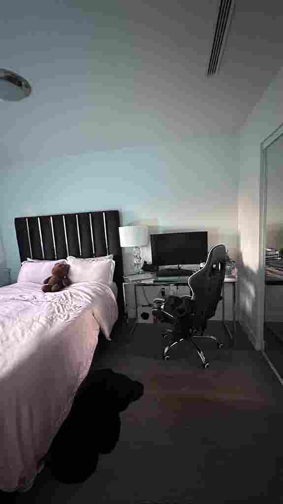 1 private bedroom//