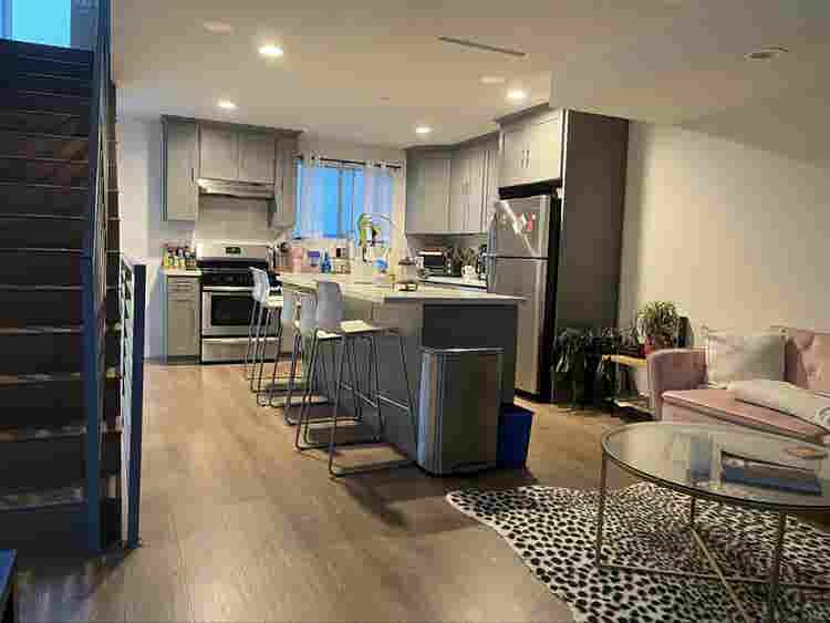 1 private bedroom//
