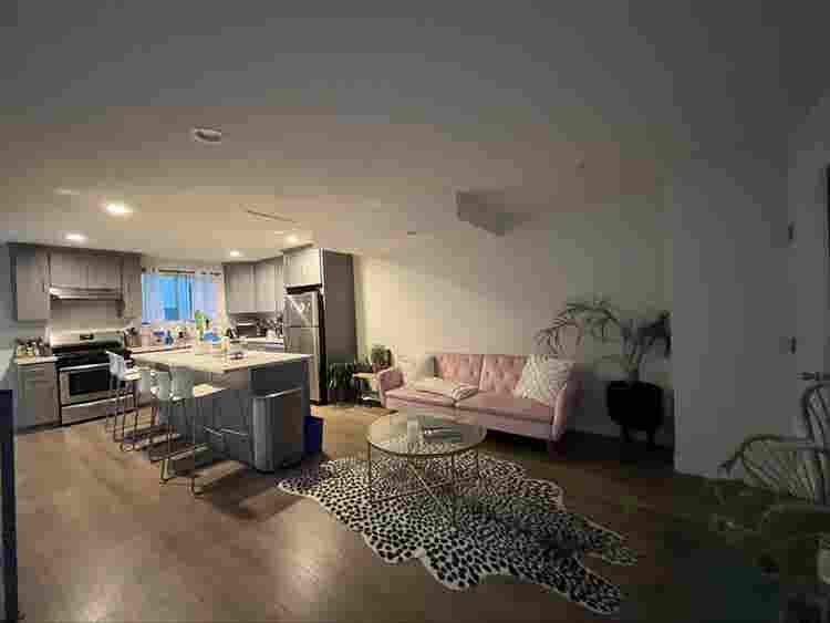 1 private bedroom//
