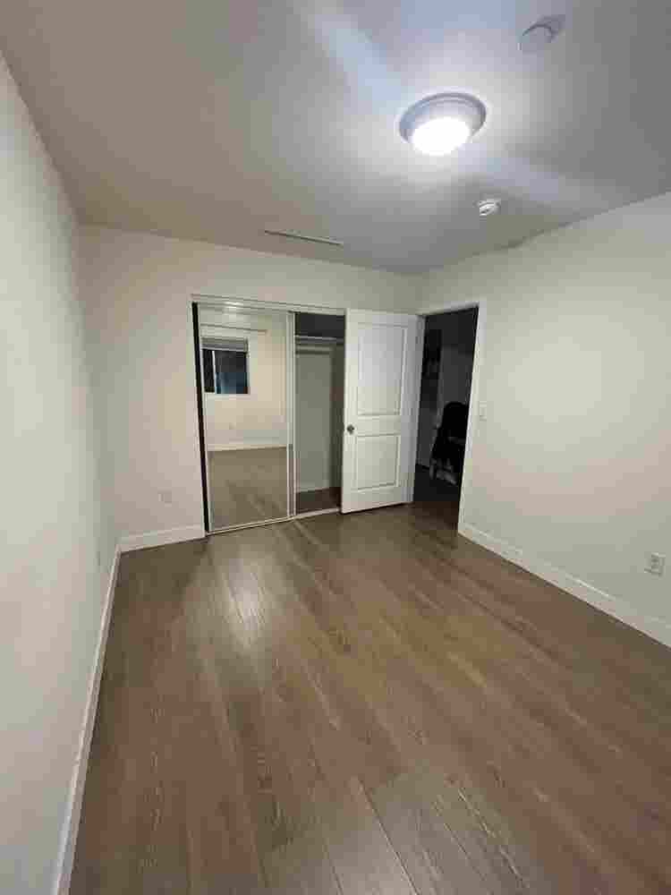 1 private bedroom//