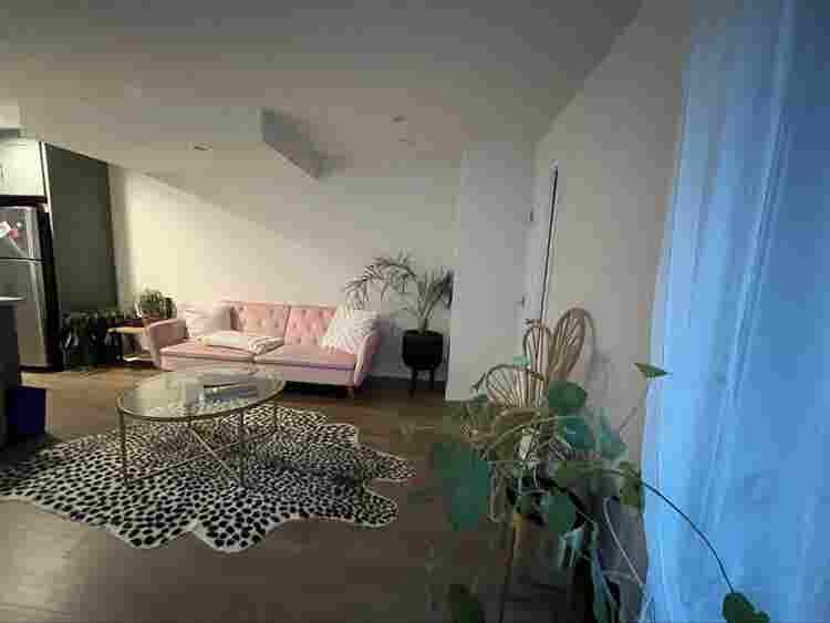 1 private bedroom//