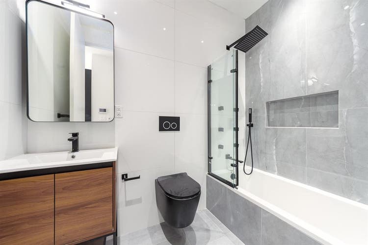 Furnish bedroom privet bath