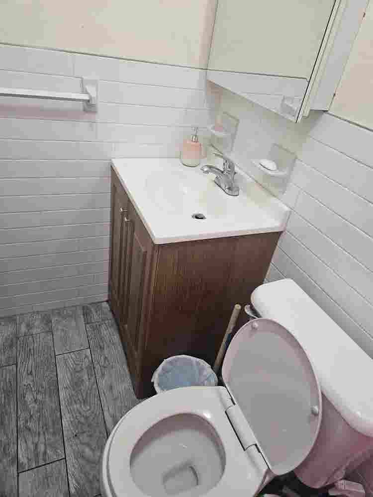 Ridgewood apt / private entrance