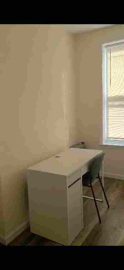 Ridgewood apt / private entrance