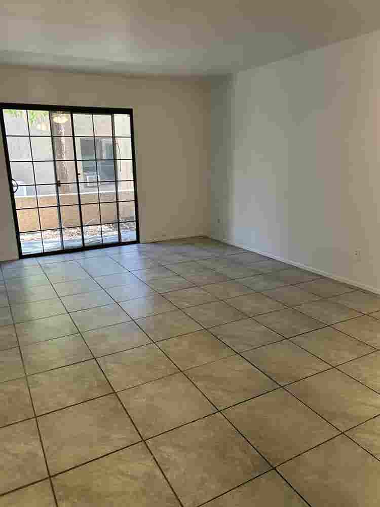 Looking for a girl roommate