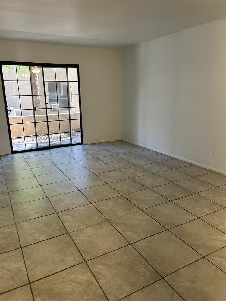 Looking for a girl roommate