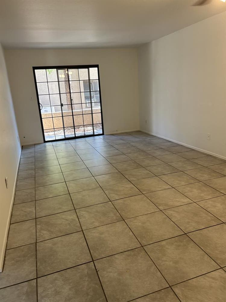 Looking for a girl roommate