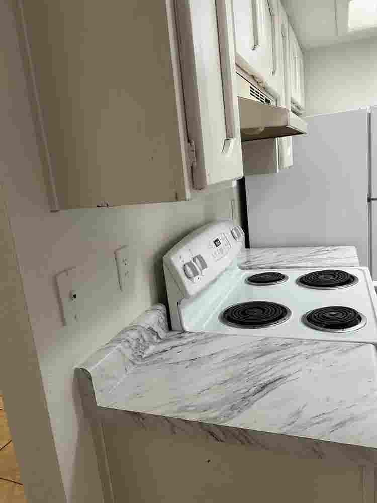 Looking for a girl roommate