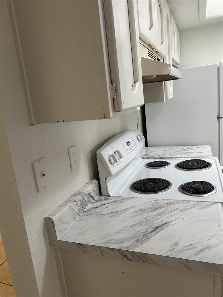 Looking for a girl roommate