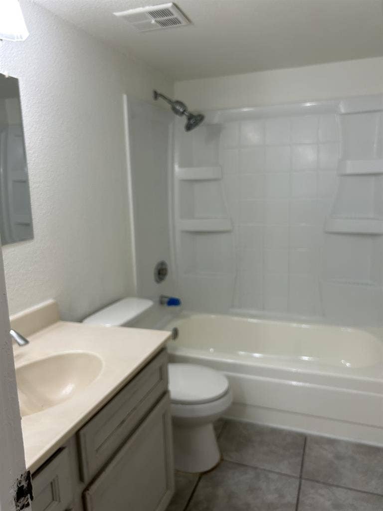 Looking for a girl roommate