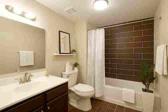 FREE UTILITIES- ROOM FOR RENT