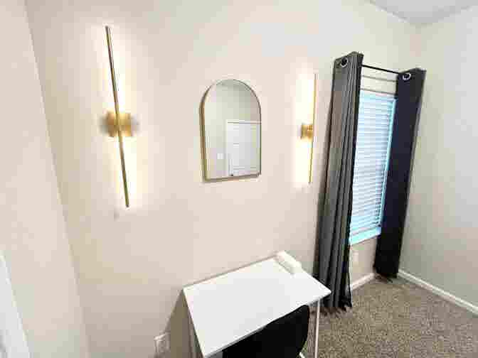 FREE UTILITIES- ROOM FOR RENT