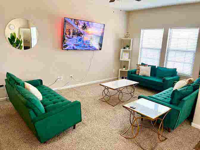 FREE UTILITIES- ROOM FOR RENT