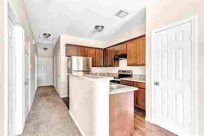 FREE UTILITIES- ROOM FOR RENT