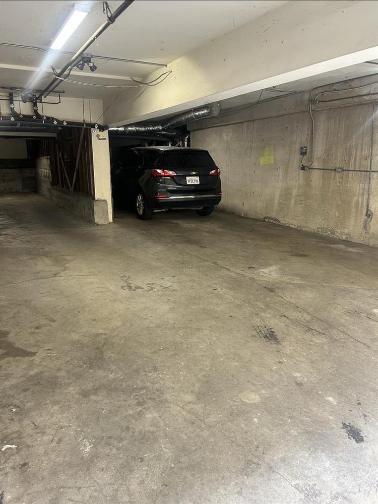 Room available in West Hollywood!