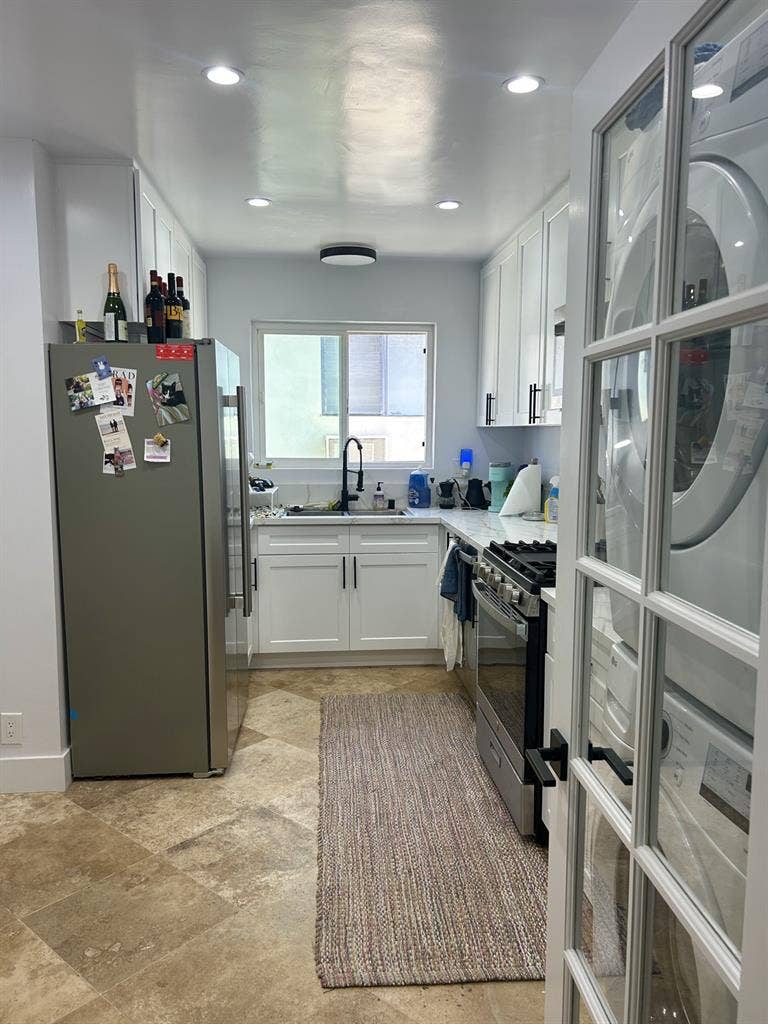 Room available in West Hollywood!