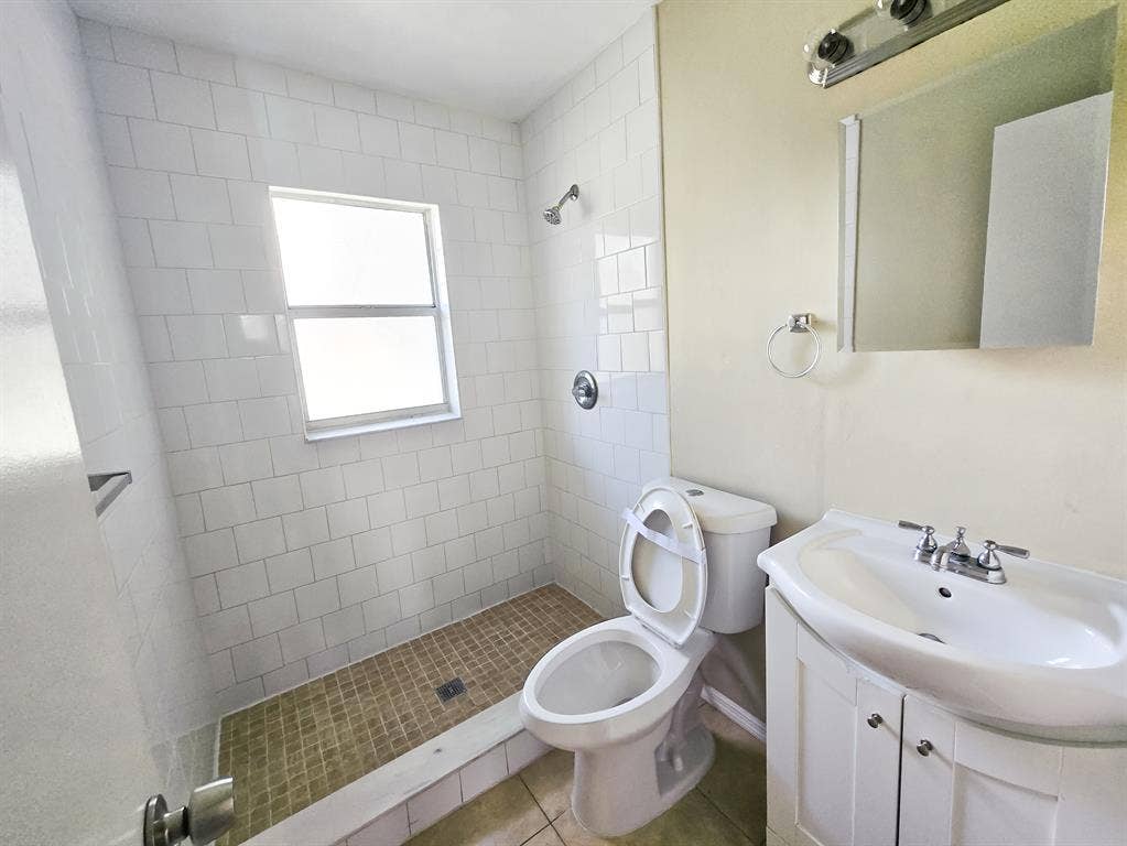 Orlando room in a nice home