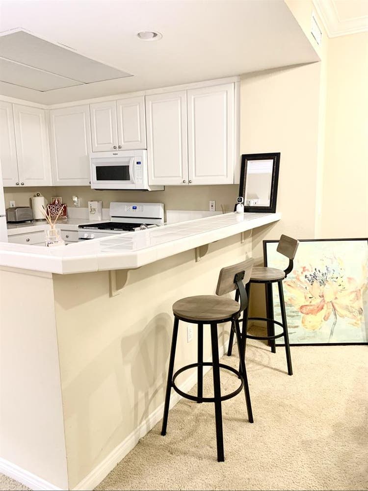 Share  3 story townhouse