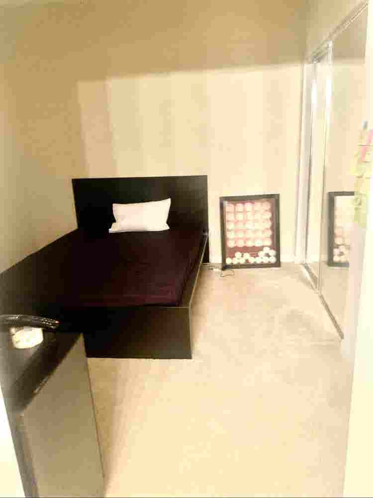 Share  3 story townhouse