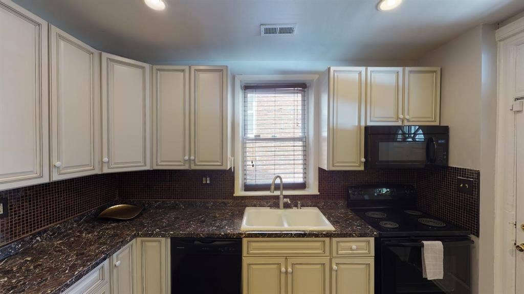 1 BR in Washington