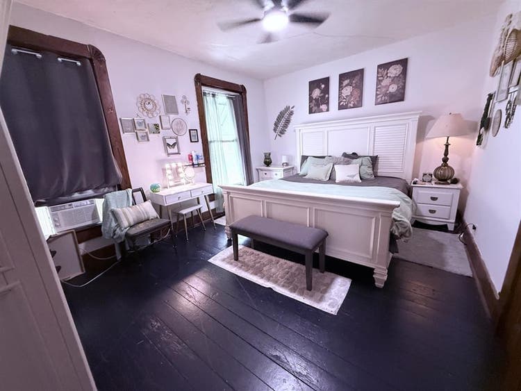 Private room in fountain square