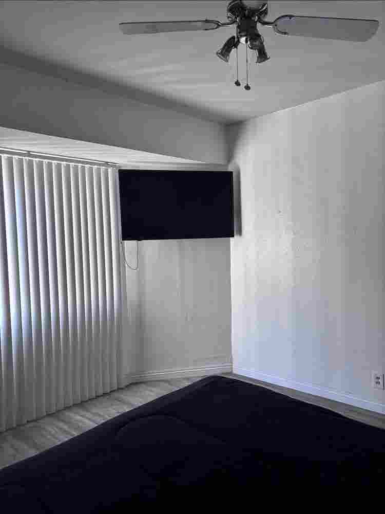 Room for rent (USC college area)