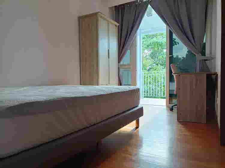 Common bedroom with Balcony