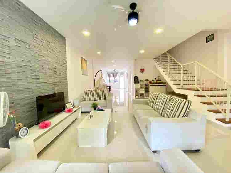 Common bedroom with Balcony