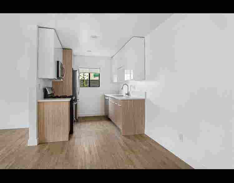 USC & Downtown LA | Newly Studio |