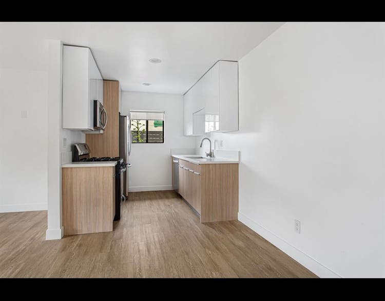 USC & Downtown LA | Newly Studio |