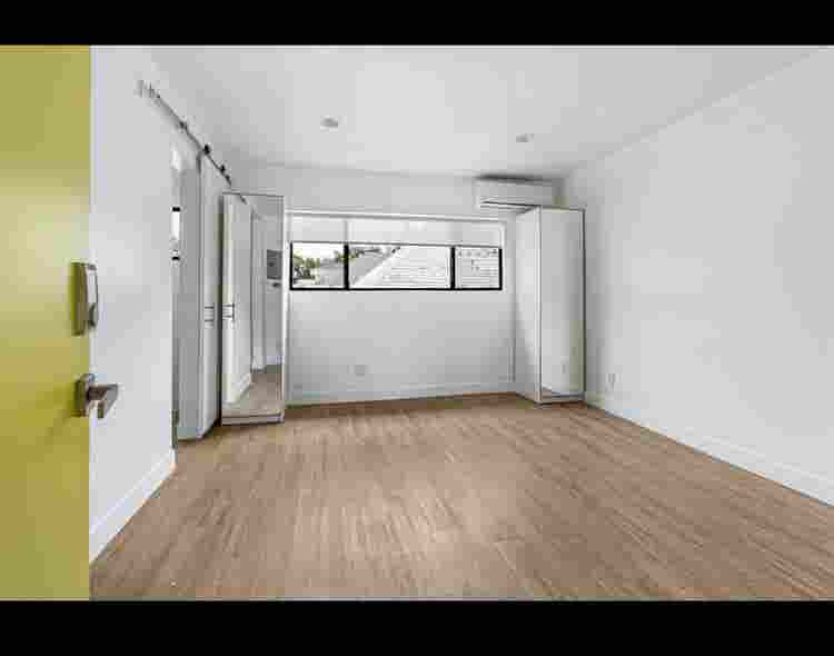 USC & Downtown LA | Newly Studio |