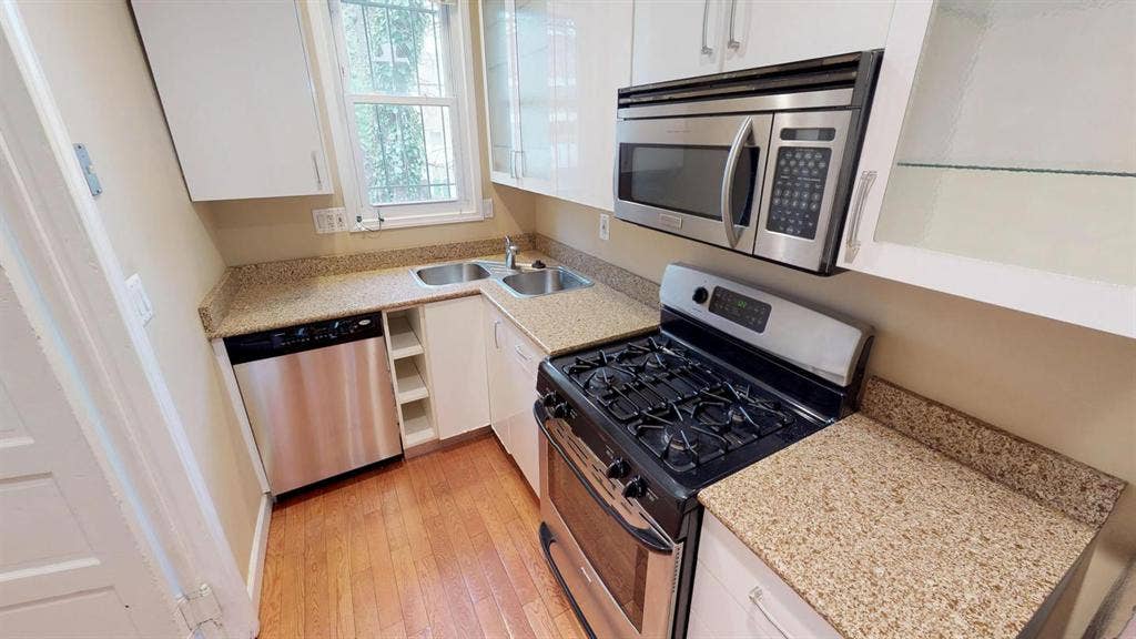 1 BR in Washington