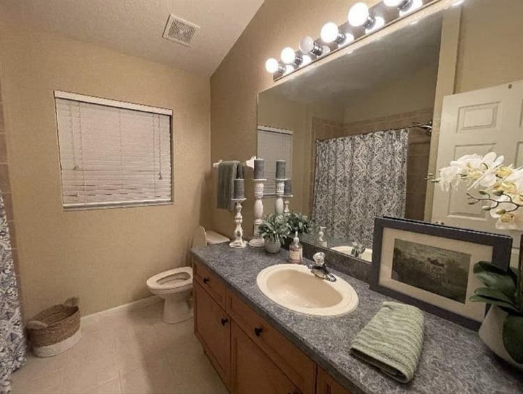Private suite of 2 rooms with bath
