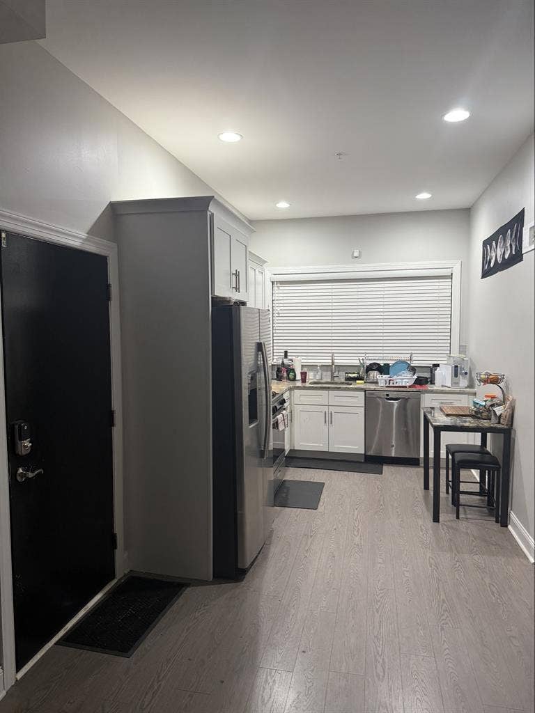 Entire 2nd Flr Near Temple bth
