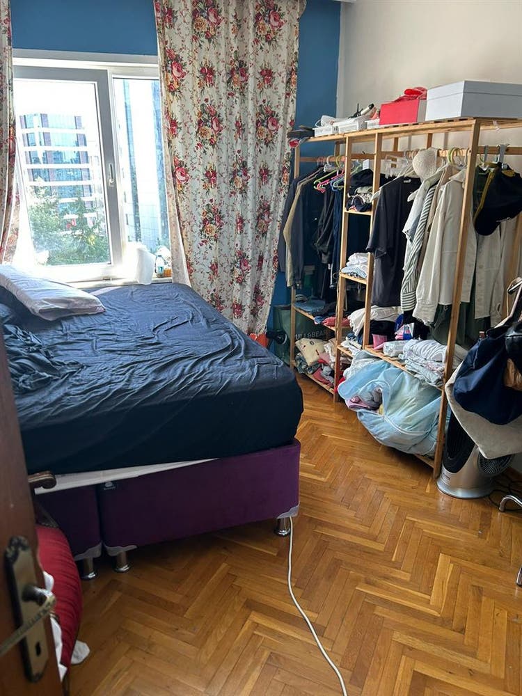 A Flatmate near the Metro