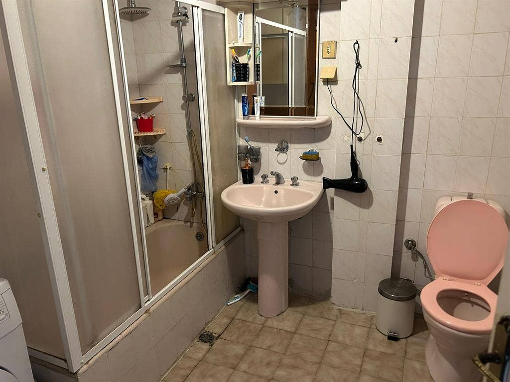 A Flatmate near the Metro