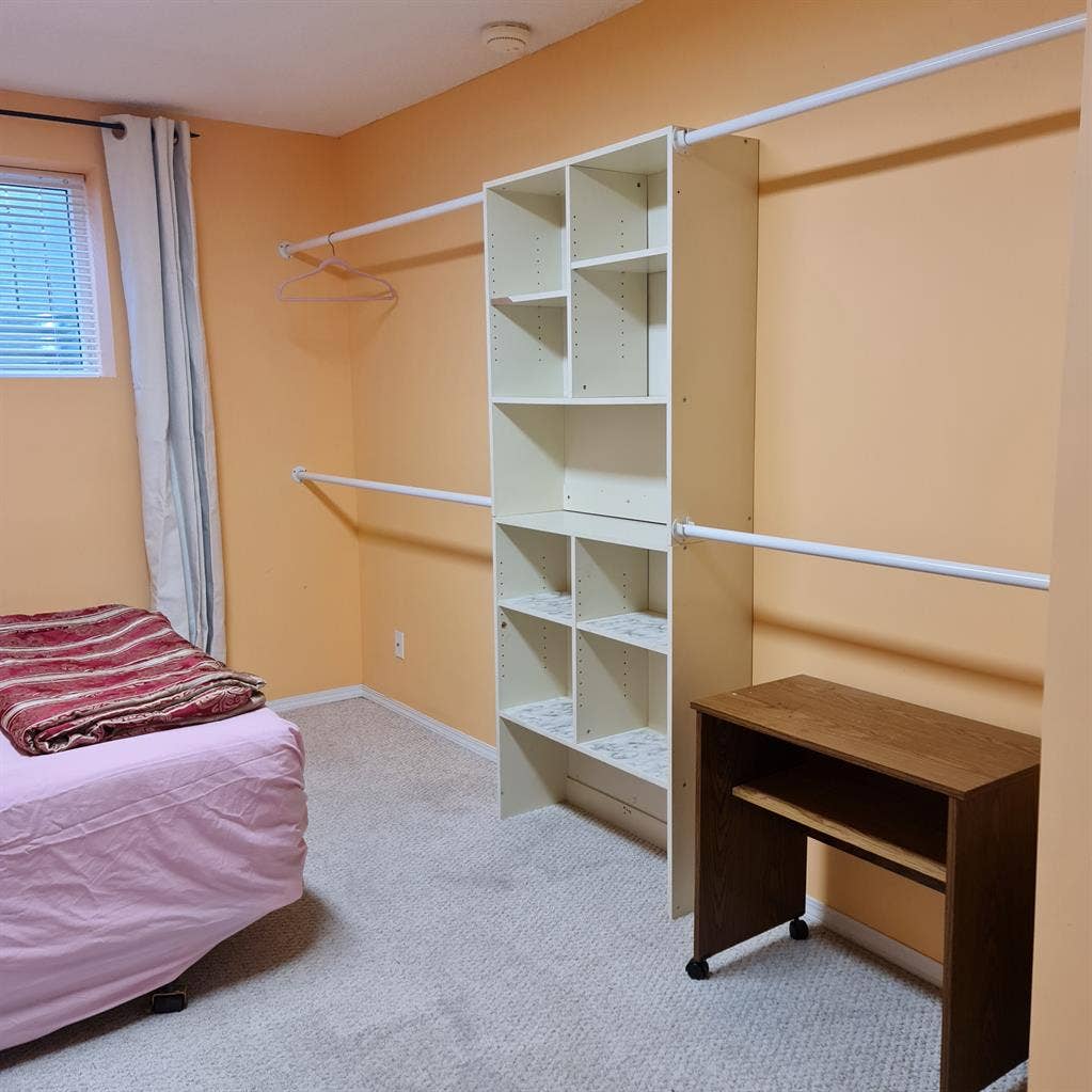 Arbour lake NW basement room