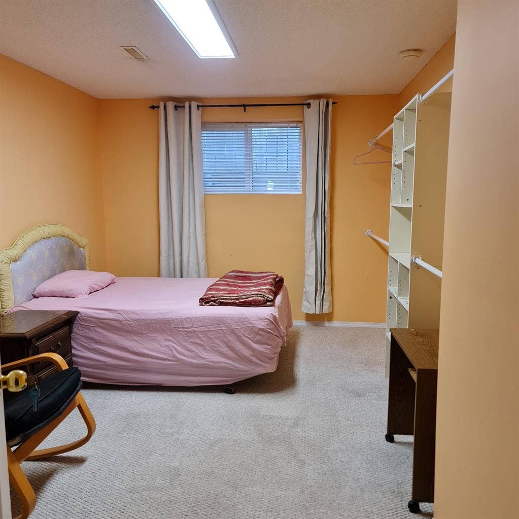 Arbour lake NW basement room