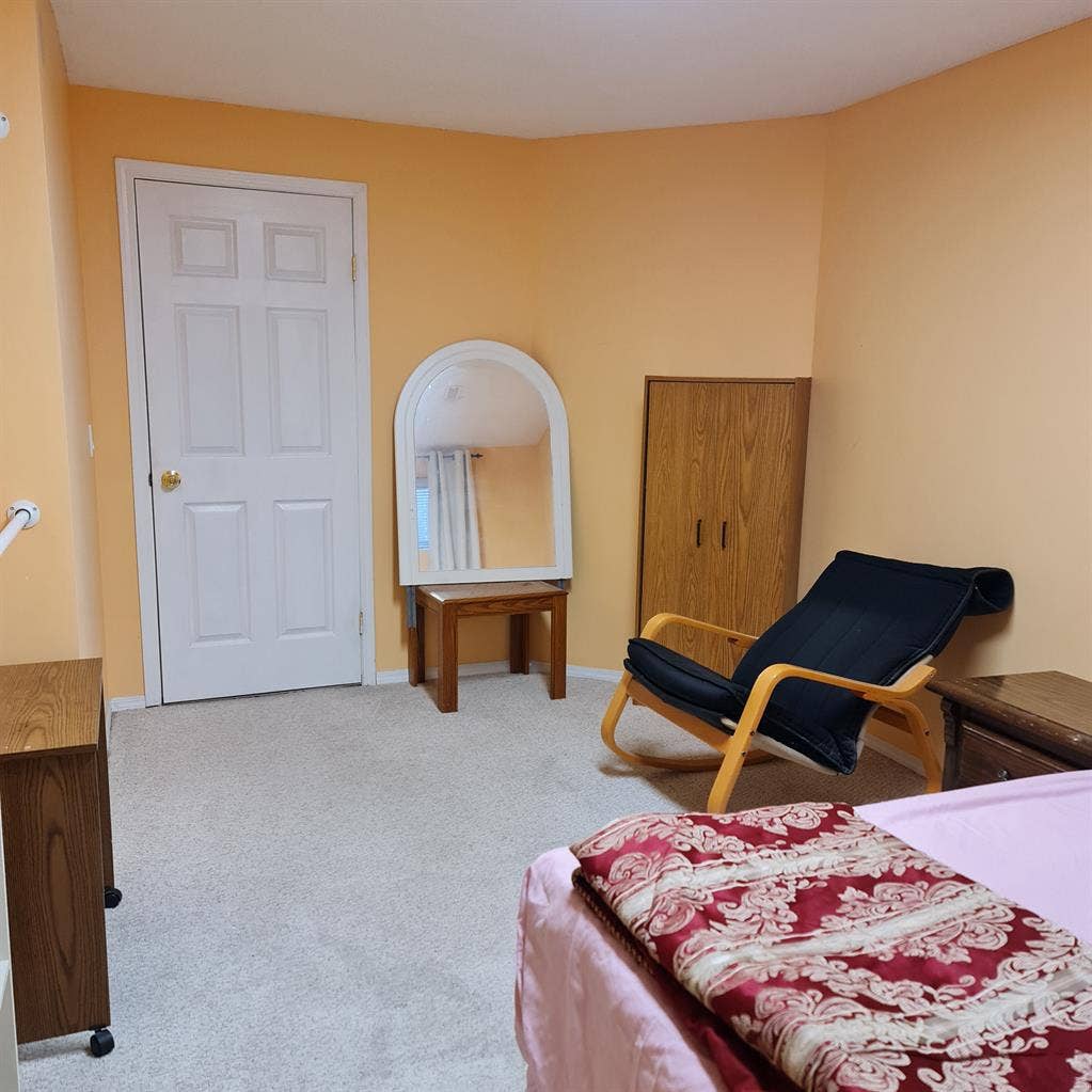 Arbour lake NW basement room