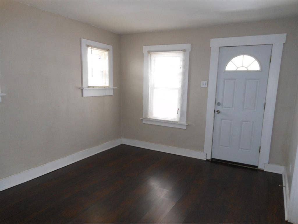 Adorable 2beds
Home with Upgrades